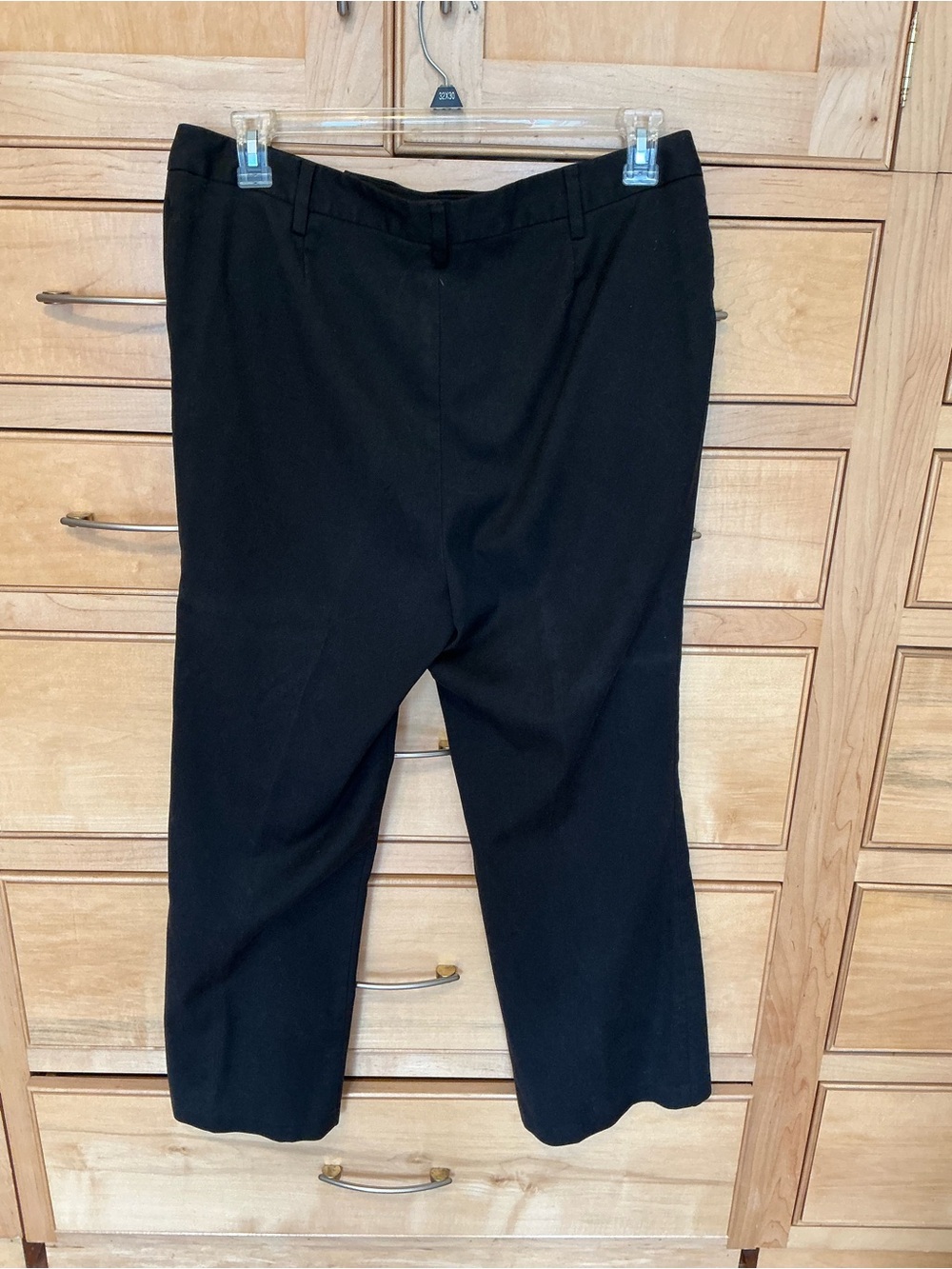 Van Heusen women’s Black Stretch Dress slacks 16 like new straight leg stretchy